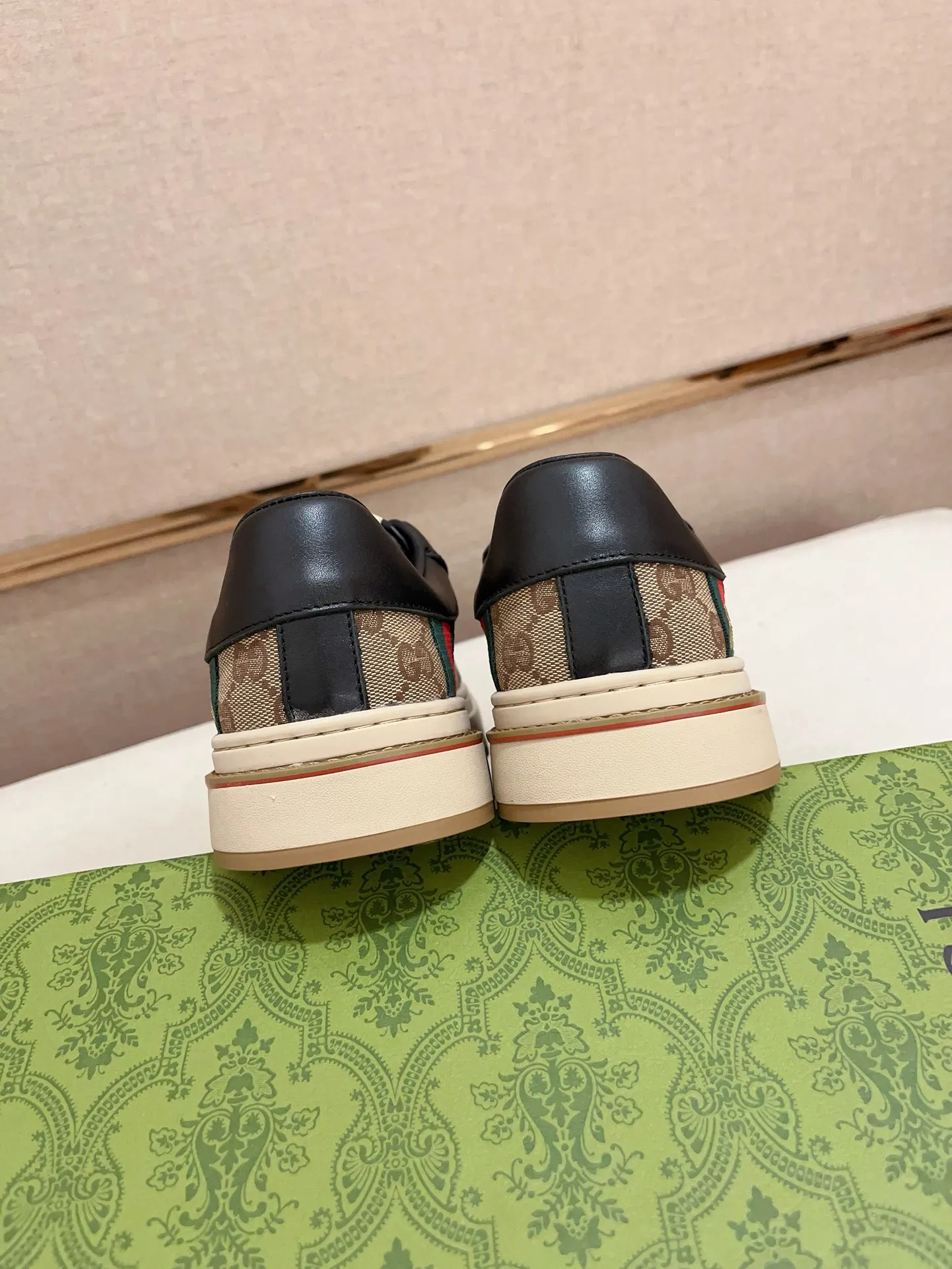 Men's clothing and shoes💰:400💰 (GUCCI) The latest model from the official website 🎁🎁Casual and fashionable men's shoes👟, hot style 💥The version is simple and elegant, exclusive for trendy men. Unique official website latest brand elements 👑Gucci original decoration, fashionable and generous, the fabric is original cowhide ✅sheepskin lining, the official website specifies wear-resistant casual outsole, the classic model is taken in kind at the counter🎬38-44 (45 is not returned or exchanged)